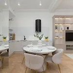 Spacious In The Center With Air Conditioned Living By Renters *