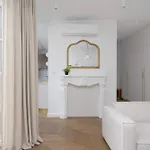 Spacious In The Center With Air Conditioned Living By Renters Appartement
