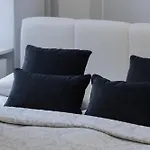 Spacious In The Center With Air Conditioned Living By Renters *
