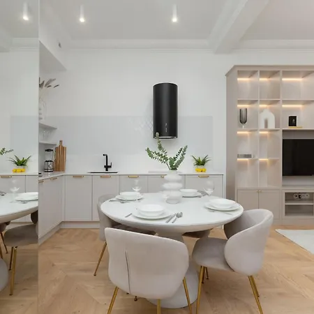 Spacious In The Center With Air Conditioned Living By Renters *