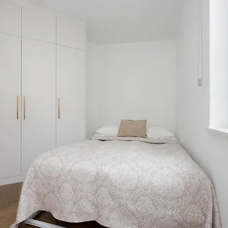 公寓 Spacious In The Center With Air Conditioned Living By Renters