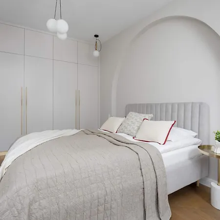 Spacious In The Center With Air Conditioned Living By Renters 公寓