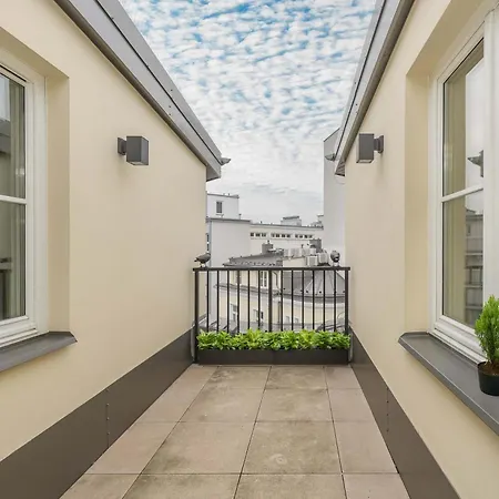 Spacious In The Center With Air Conditioned Living By Renters