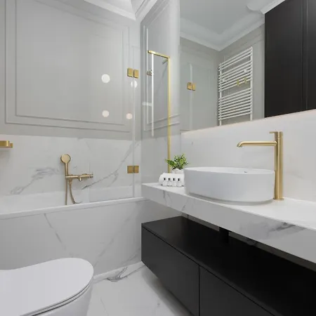 Spacious In The Center With Air Conditioned Living By Renters Apartment *