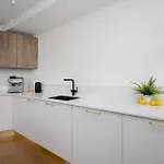 Spacious In The Center With Air Conditioned Living By Renters
