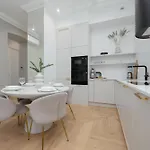Apartment Spacious In The Center With Air Conditioned Living By Renters Warsaw