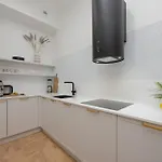 Spacious In The Center With Air Conditioned Living By Renters Warsaw