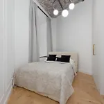 Spacious In The Center With Air Conditioned Living By Renters Apartment
