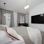 Spacious In The Center With Air Conditioned Living By Renters * Warsaw