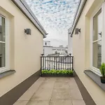 Spacious In The Center With Air Conditioned Living By Renters