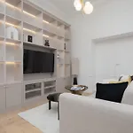 Spacious In The Center With Air Conditioned Living By Renters Apartment Warsaw