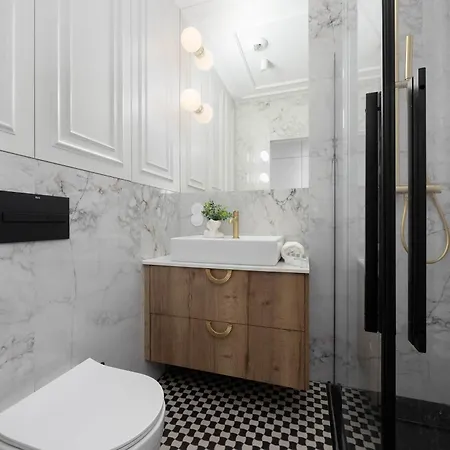 Spacious In The Center With Air Conditioned Living By Renters