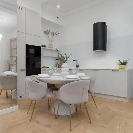 Spacious In The Center With Air Conditioned Living By Renters
